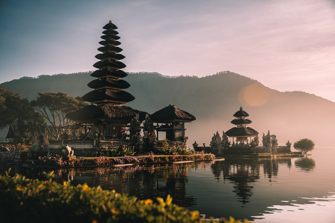 glamping Ubud Bali pemandangan sawah hijau