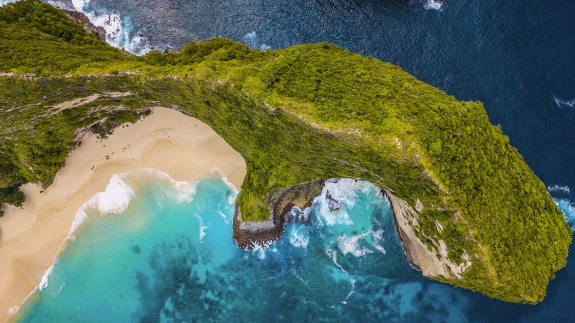 Pantai ramah anak Gunungkidul dengan pasir putih dan ombak tenang