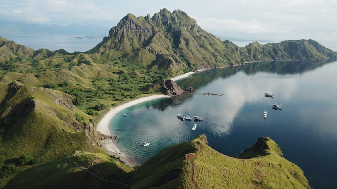Pemandangan teluk open trip Labuan Bajo