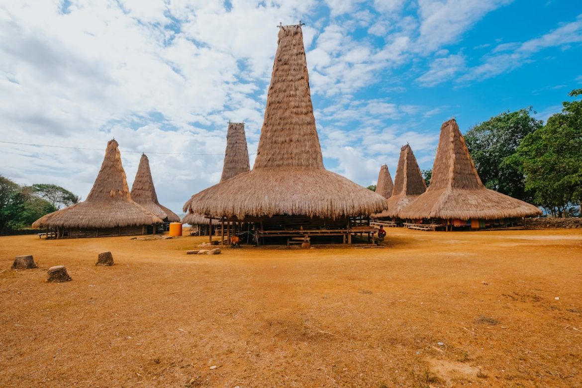 Open trip Sumba kampung adat rumah menara