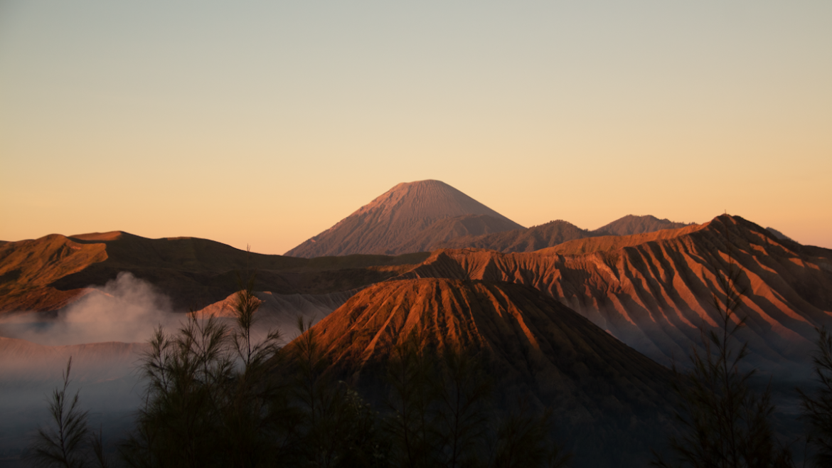 Pemandangan jalur Pendakian Semeru 2026 menuju Ranu Kumbolo