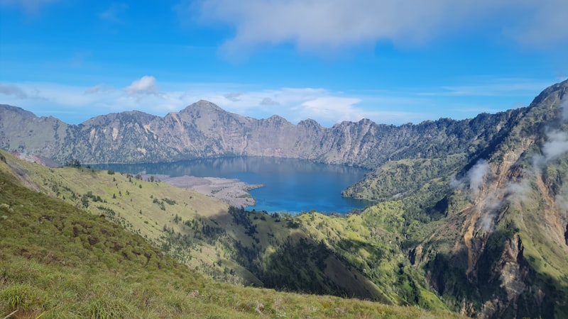 Pendakian Gunung Papandayan jalur menuju kawah belerang