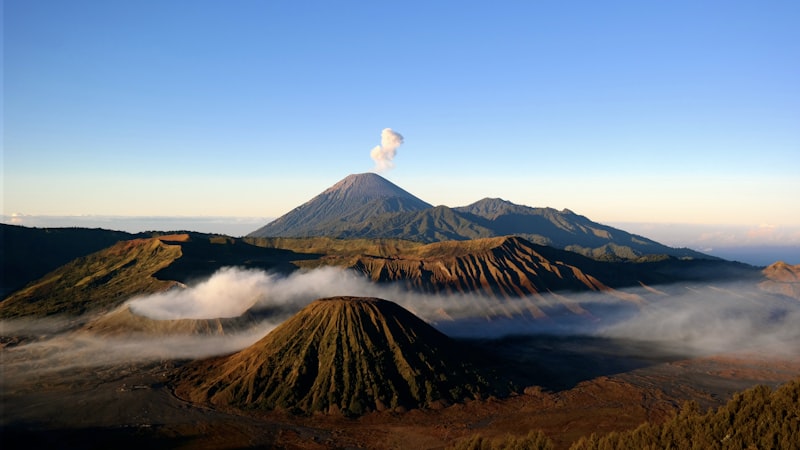 Pemandangan wisata Gunung Bromo saat sunrise