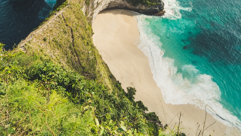 Pemandangan tebing wisata Nusa Penida Bali